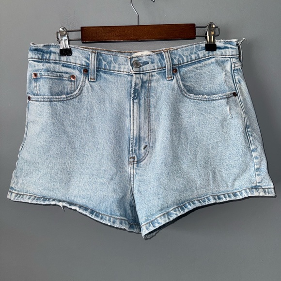 Abercrombie and Fitch The Mom Short - Picture 2 of 6